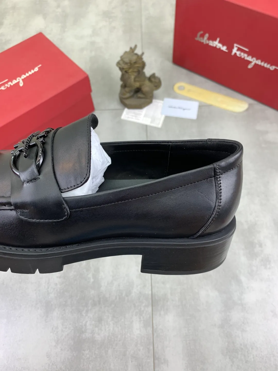 Men's Men's Shoes 💰P480💰[New Style] Water-dyed Niuli 🆘[Salvatore Ferragamo] Ferragamo's latest casual business leather shoes for men! Listed simultaneously! The fabric is made of specially imported original calfskin, and the interior is made of imported water-dyed cowhide. It is absolutely luxurious and leads the fashion trend. Matching code: 38-44 (45 and 46 can be customized) Multiple colors available